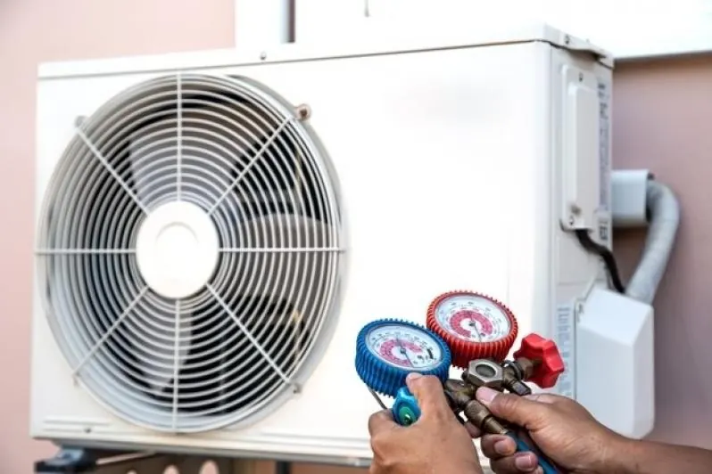 Manutenção de ar-condicionado split com manifold